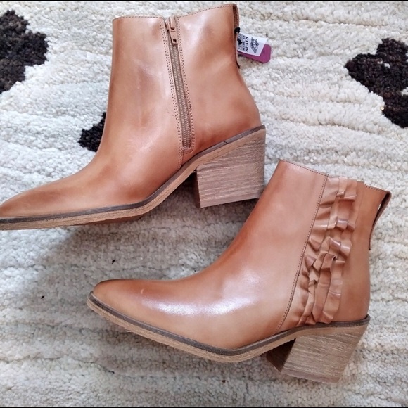 NIB MTNG Mala Vita Leather Ruffle Boots - Picture 4 of 7
